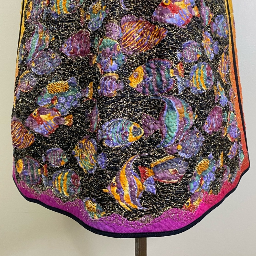 LUXURIOUS QUILTED FISH DRESS VEST WITH GOLD METALLIC EMBROIDERED THREADS🐠 - Picture 7 of 14